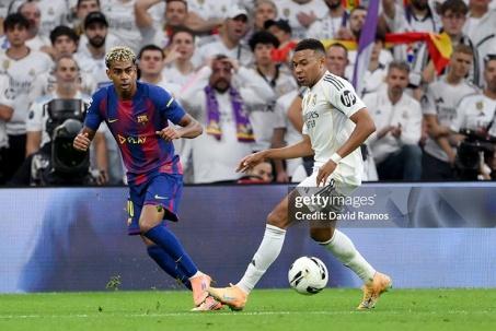 Real Madrid phá dớp trước Barcelona: Mbappe lu mờ Yamal, dấu ấn Alonso
