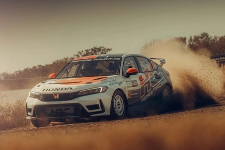 Honda nâng cấp xe Civic Type R để chạy các giải Rally