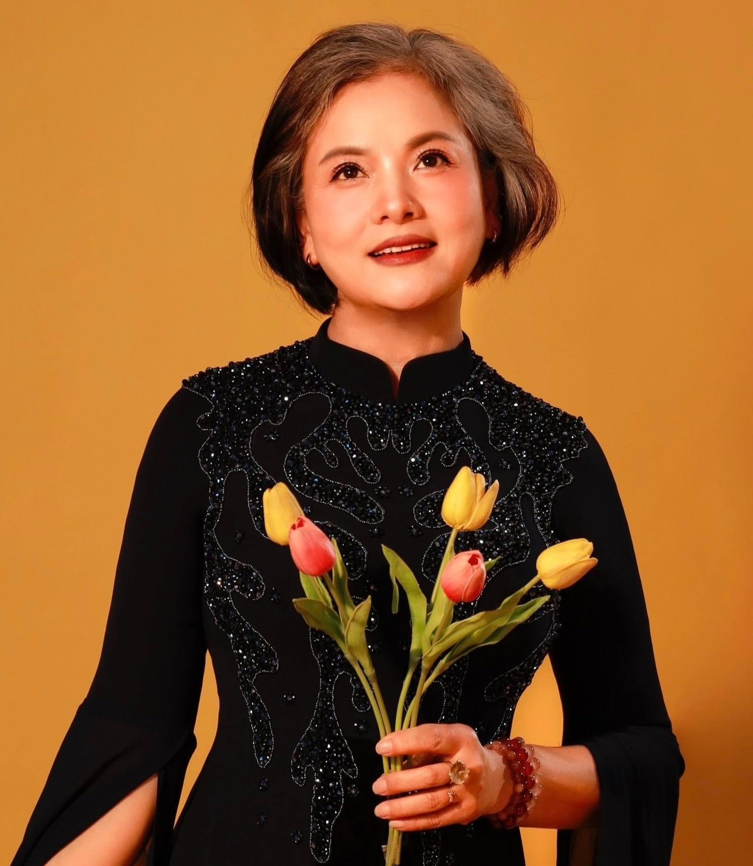 NSND mang hàm Đại tá từng lọt top 10 Người đẹp Hà Nội có cuộc sống giản dị - 5