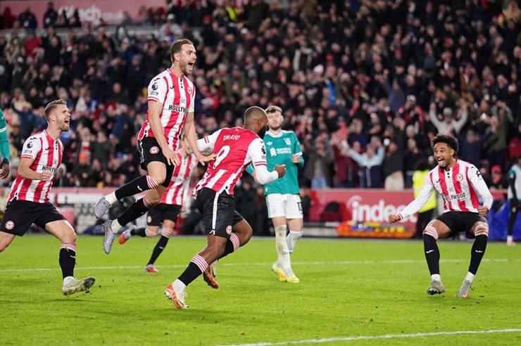 Brentford thi đấu vượt trội và giành chiến thắng xứng đáng