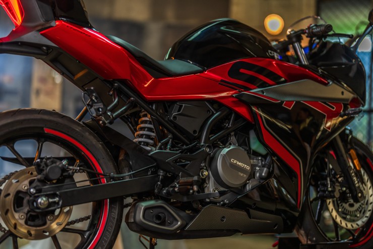 Ra mắt môtô mới đẹp tựa Honda CB250R, giá chỉ 62 triệu đồng - 4