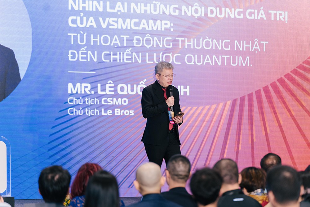 Ông Lê Quốc Vinh, Chủ tịch CSMO, Chủ tịch Le Bros phát biểu mở màn CSMOSummit. Nhìn lại những nội dung giá trị của VSMCamp từ hoạt động thường nhật đến chiến lược quantum.