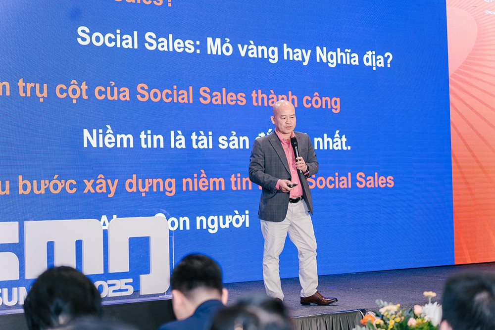 Ông. Lâm Minh Chánh, Founder & CEO Học viện BizUni và Fintech WikiMoney với phần chia sẻ về Social Sales,  Mỏ vàng của thời đại số… hay nghĩa địa của niềm tin