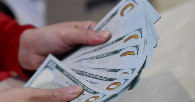 Tỷ giá USD "chợ đen" biến động, NHNN có động th...
