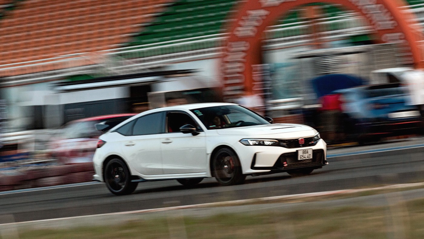 Mẫu xe hiệu suất cao Honda Civic Type R đang được phân phối tại Việt Nam.