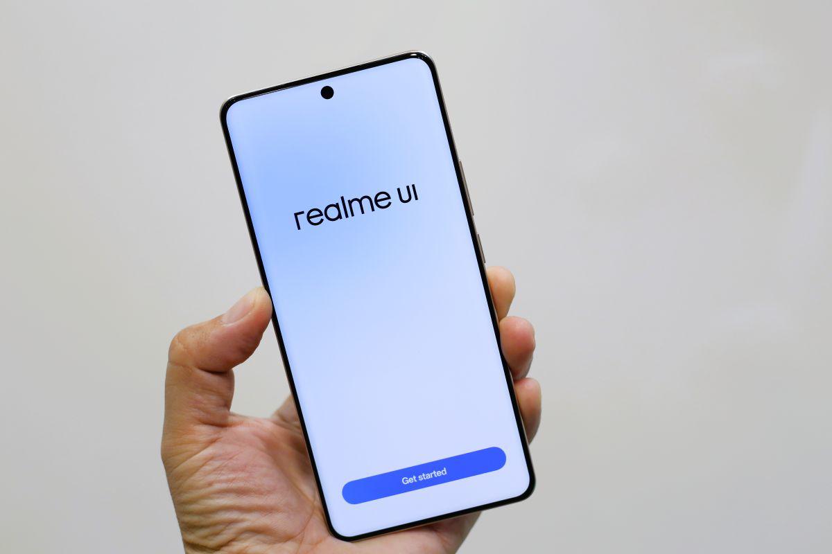 Realme UI 6.0 hoạt động ổn định.
