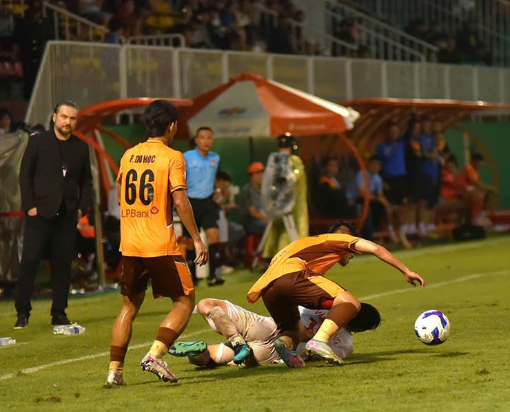 Trực tiếp bóng đá HAGL - Thể Công Viettel: Đội khách có bàn danh dự (Hết giờ) - 3