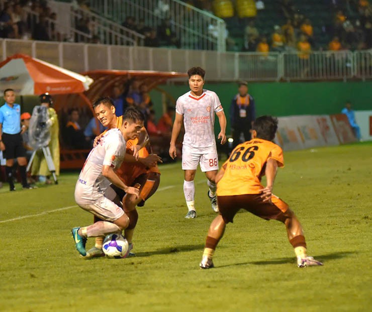 Trực tiếp bóng đá HAGL - Thể Công Viettel: Đội khách có bàn danh dự (Hết giờ) - 4