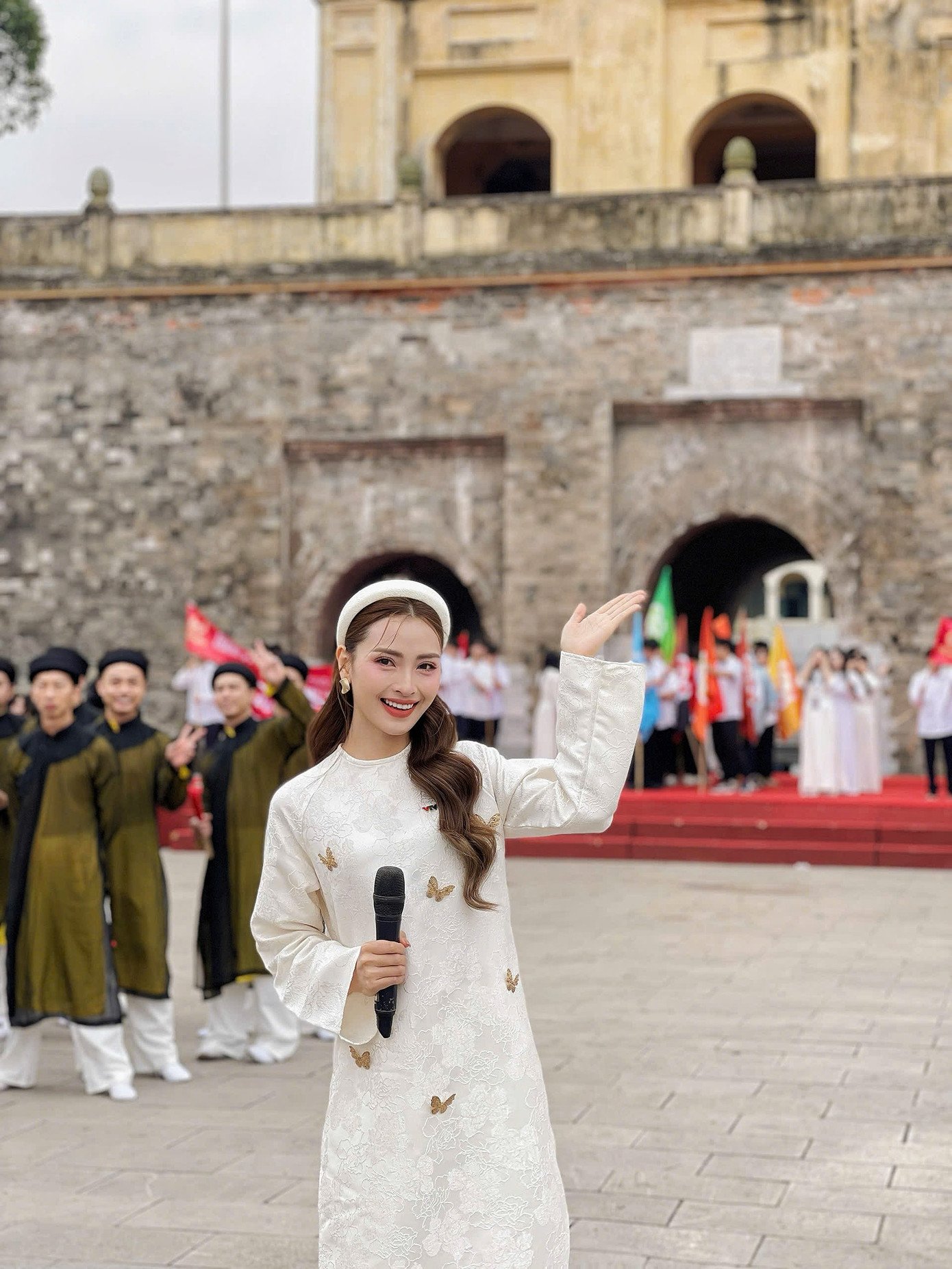 Huyền Trang hy vọng thí sinh Trần Bùi Bảo Khánh giành vòng nguyệt quế Đường lên đỉnh Olympia năm thứ 25.