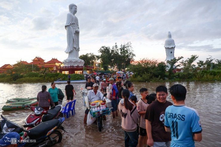   Toàn cảnh chùa Núi Nổi.