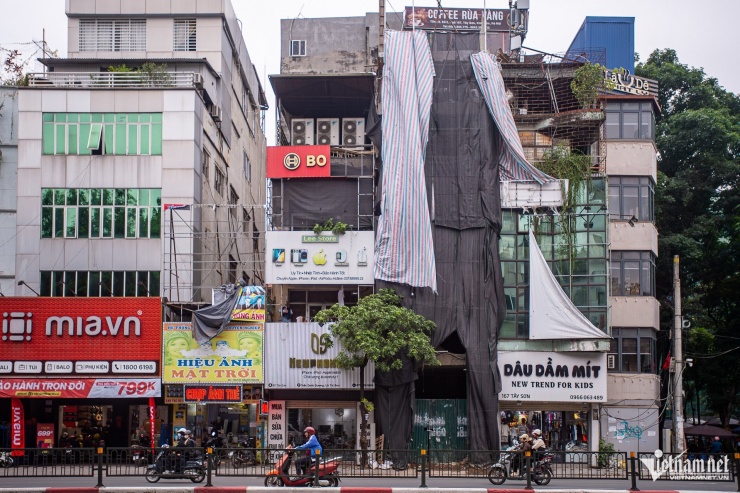 Cảnh rợn người khi đi qua những công trình đang xây, phá dỡ tại Hà Nội - 2