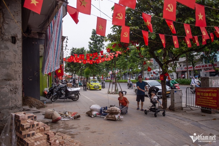 Cảnh rợn người khi đi qua những công trình đang xây, phá dỡ tại Hà Nội - 10