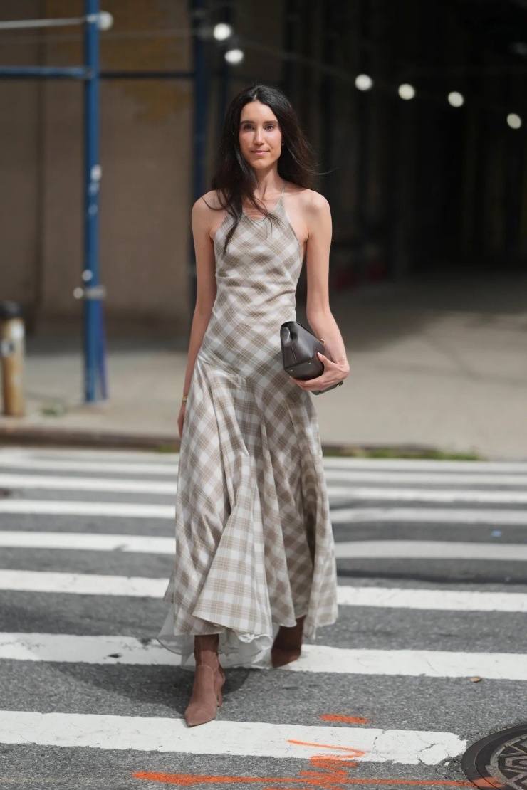 Những xu hướng chân váy dành cho các quý cô công sở trong mùa Thu Đông 2025 - 7