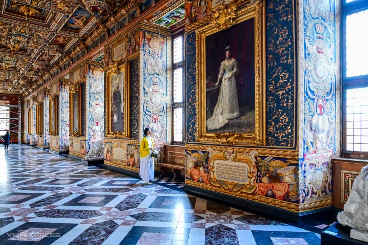 Sảnh chính (The Main Hall) trong lâu đài, một trong những phòng được trang trí cầu kỳ nhất.