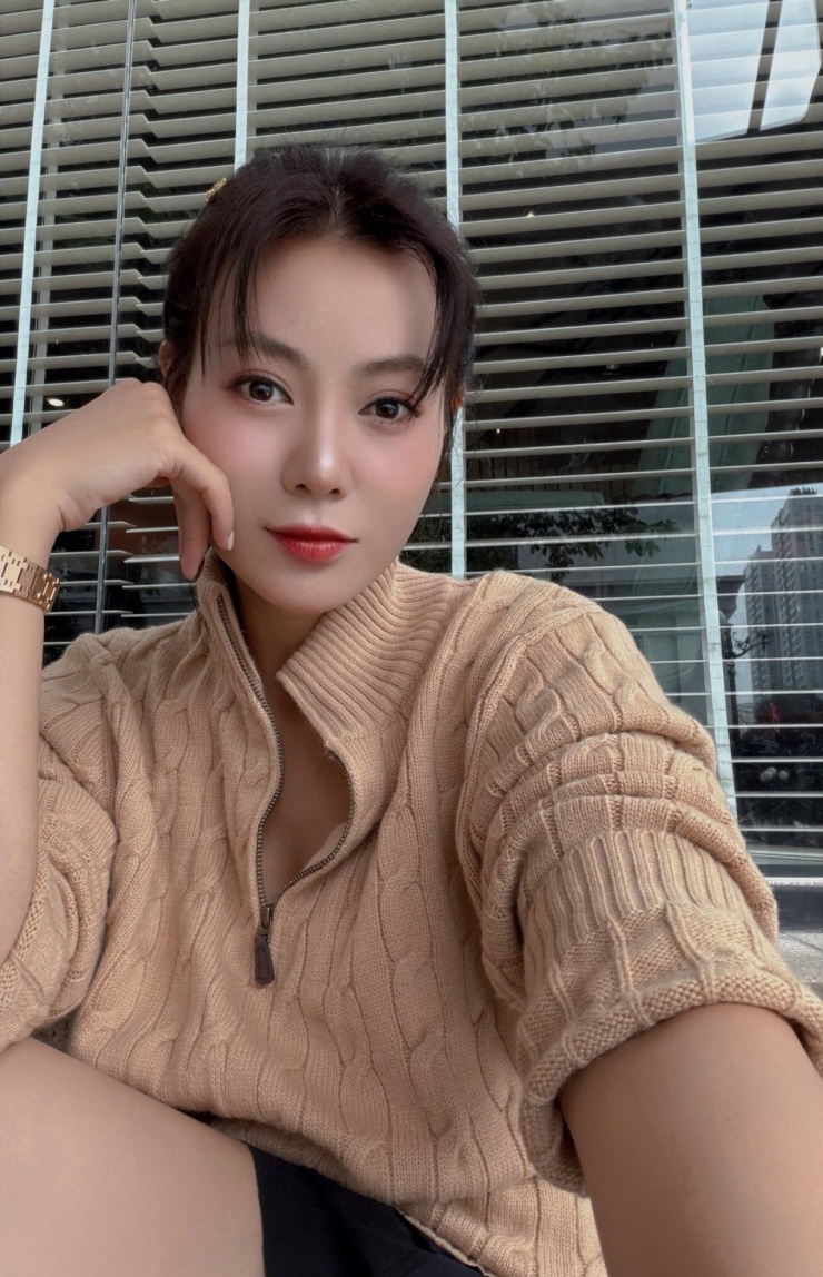 Diễn viên Thanh Hương mặc áo len, ví von mình là "Người tình mùa đông".