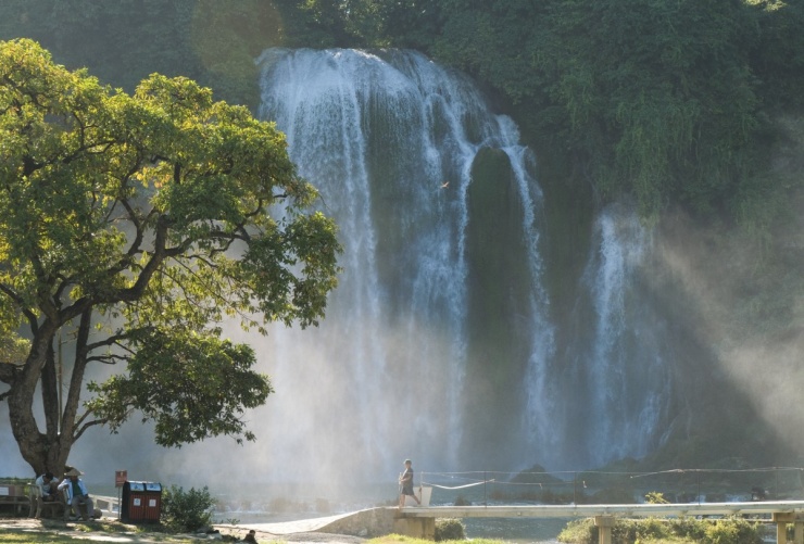 Vẻ đẹp tiên cảnh của thác Bản Giốc vào thu - 3