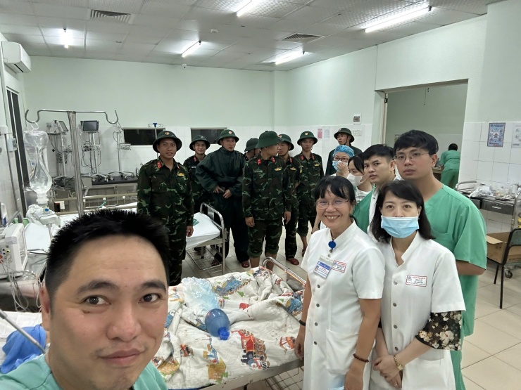 30 cán bộ chiến sĩ quân đội cũng được điều tới hỗ trợ bệnh viện.