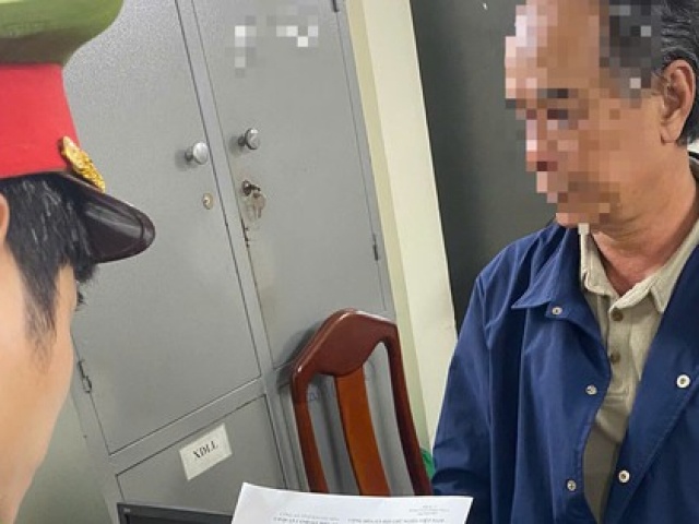 Tạm giữ hình sự đối tượng đánh tài xế taxi tới tấp giữa đường phố Nha Trang