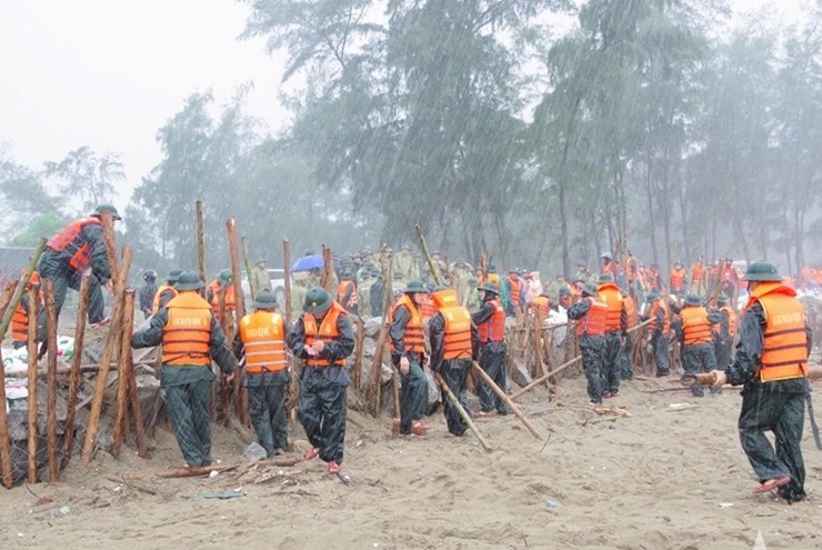 Hậu quả sau những cơn bão lớn không chỉ là tài sản và môi trường sống.