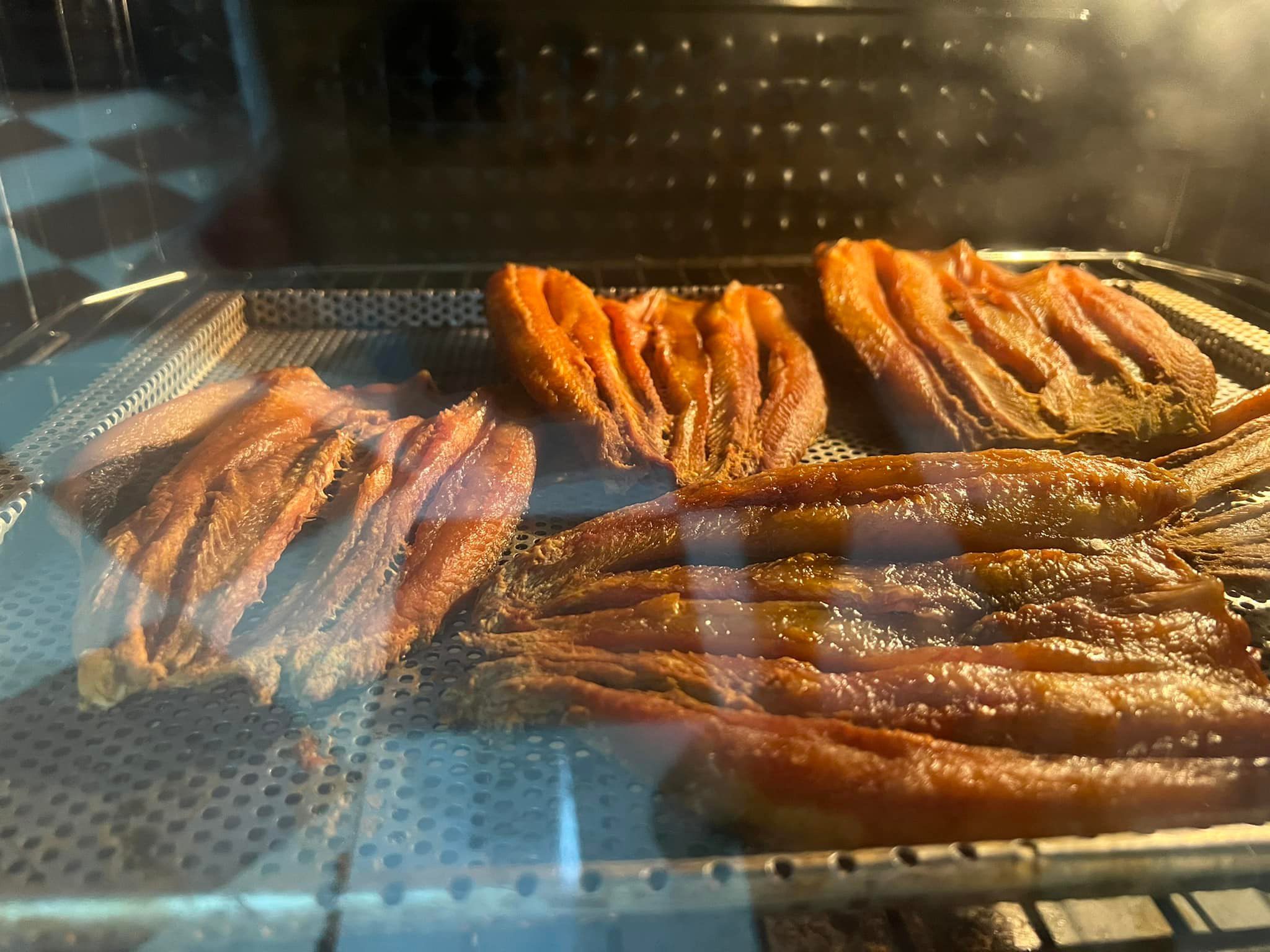 Nếu không có nắng thì sấy bằng lò nướng ở mức nhiệt 100℃ trong 5 giờ. 