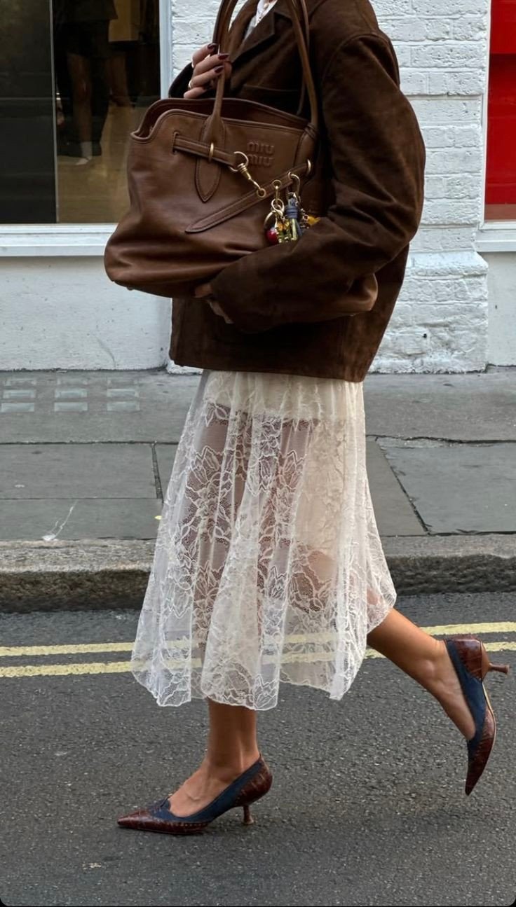 Những xu hướng chân váy dành cho các quý cô công sở trong mùa Thu Đông 2025 - 4