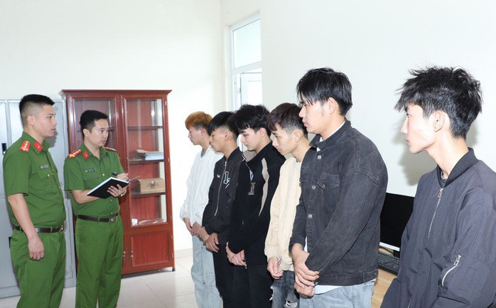 Nhóm thanh niên hẹn giải quyết mâu thuẫn khiến 1 thanh niên bị đâm tử vong. Ảnh: Công an Ninh Bình