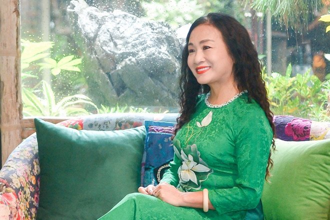 NSND Vi Hoa từ cô gái nghèo say mê âm nhạc đã trở thành giọng ca sáng giá.