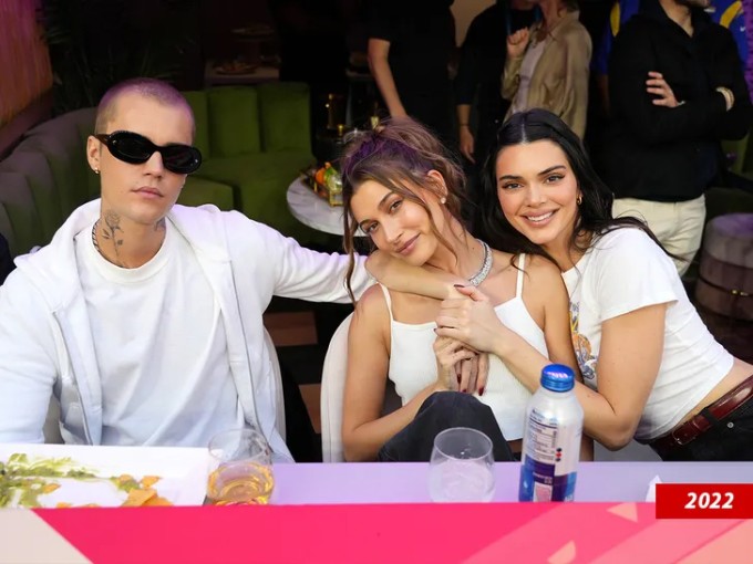 Justin, Hailey và Kendall năm 2022. Ảnh: TMZ