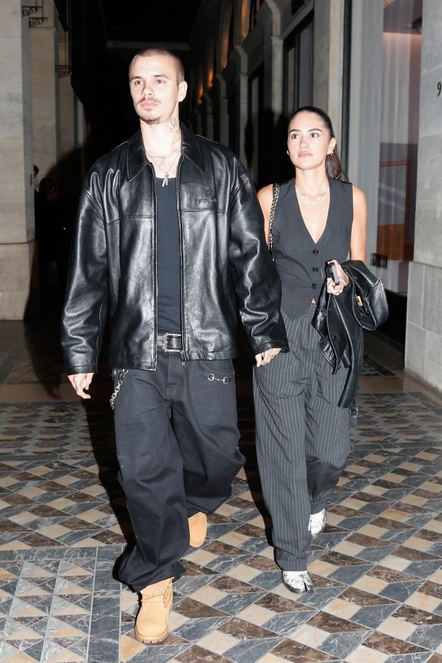 Kim từng bị cho là một trong những nguyên nhân khiến mối quan hệ giữa hai anh em Beckham trở nên căng thẳng hơn. Một số nguồn tin cho biết người mẫu từng hẹn hò Brooklyn Beckham khi còn là thiếu niên, bởi vậy Brooklyn không vui khi bố mẹ ủng hộ cô yêu Romeo và mời đến dự sự kiện của gia đình. Tuy nhiên sau đó Kim Turnbull phủ nhận từng yêu Brooklyn, giải thích họ chỉ là bạn thời trung học.