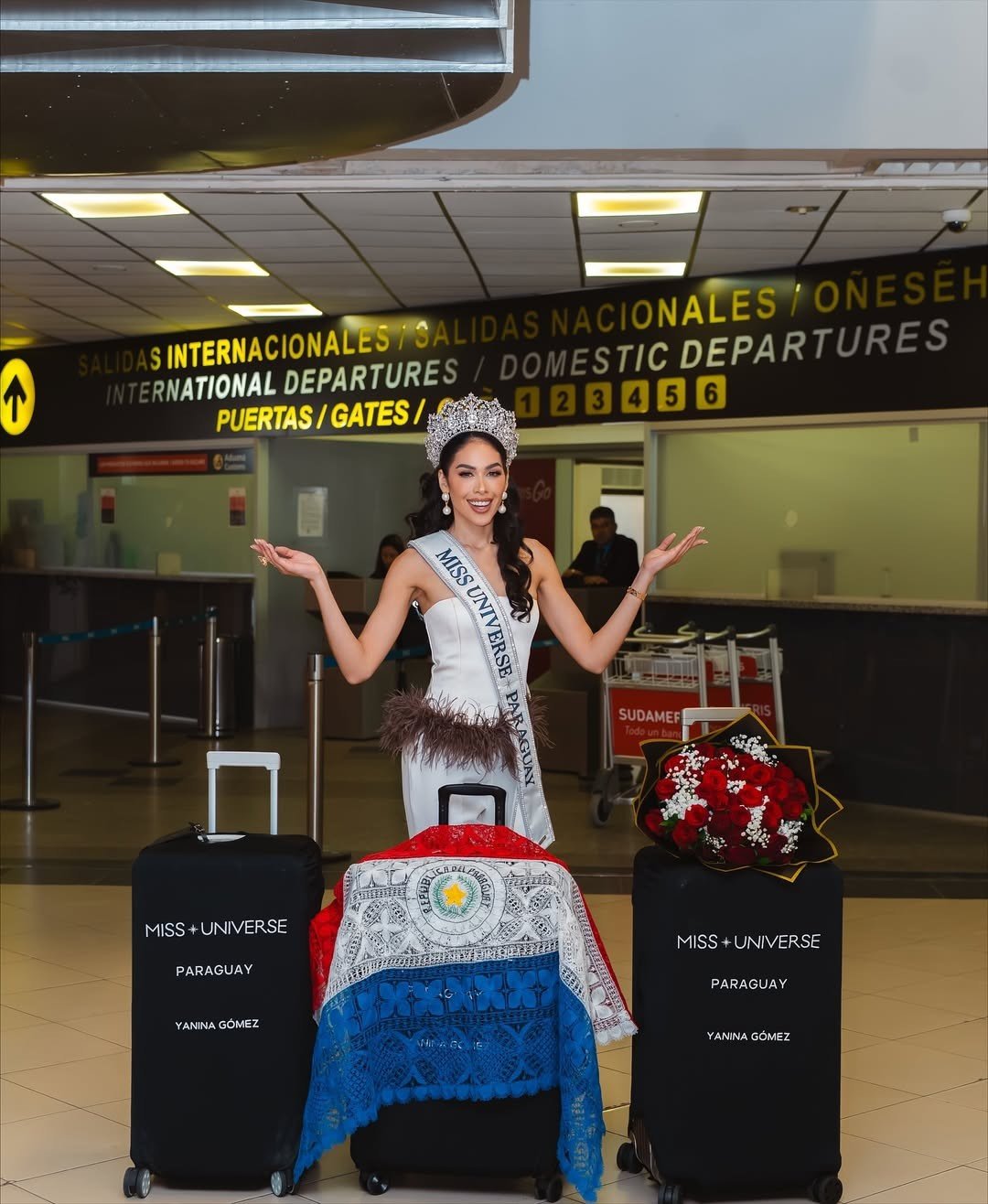 Người đẹp Paraguay - Yanina Gómez mang theo nhiều hành lý sang Thái Lan thi sắc đẹp.
