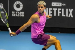 Nóng nhất thể thao sáng 28/10: Alcaraz tập luyện cực nặng cho Paris Masters