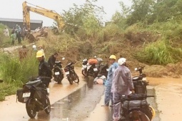 NÓNG: Đèo Đại Ninh bị sạt lở nghiêm trọng, Quốc lộ 28B chia cắt hoàn toàn