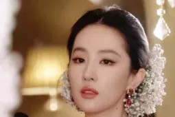Sau chụp ảnh cùng hoa hồng, Lưu Diệc Phi lại khởi xướng trào lưu làm đẹp mới