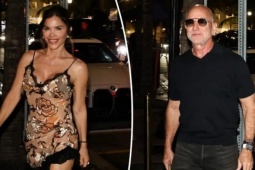 Lauren Sanchez diện váy 'siêu' ngắn đi ăn tối với Jeff Bezos