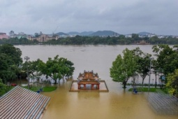 Huế dừng đón khách tại các điểm di tích vì lũ ngập