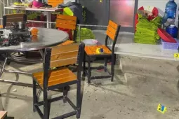 Thấy chồng nhậu cùng phụ nữ khác, vợ mang dao rạch mặt 'đối thủ'