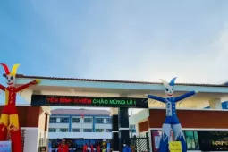Bị phụ huynh phản ánh, nhiều trường học dừng hợp đồng với đơn vị cung cấp suất ăn