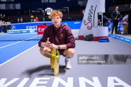 Nóng nhất thể thao trưa 27/10: Sinner vô địch Vienna Open, cảm ơn bạn gái xinh đẹp