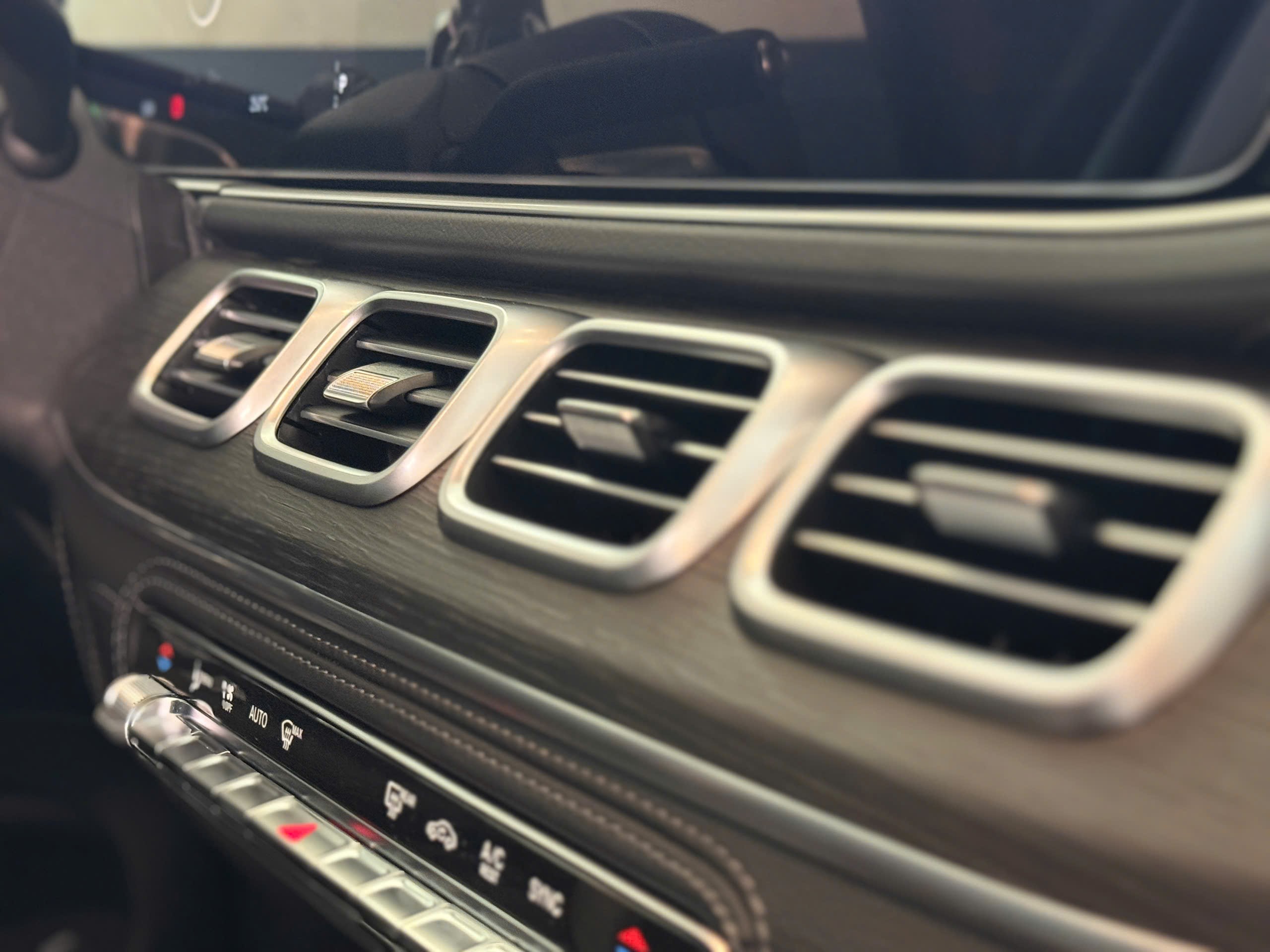 Chi tiết Mercedes-Benz GLS bản kỷ niệm 30 năm, giá 6 tỷ đồng - 14