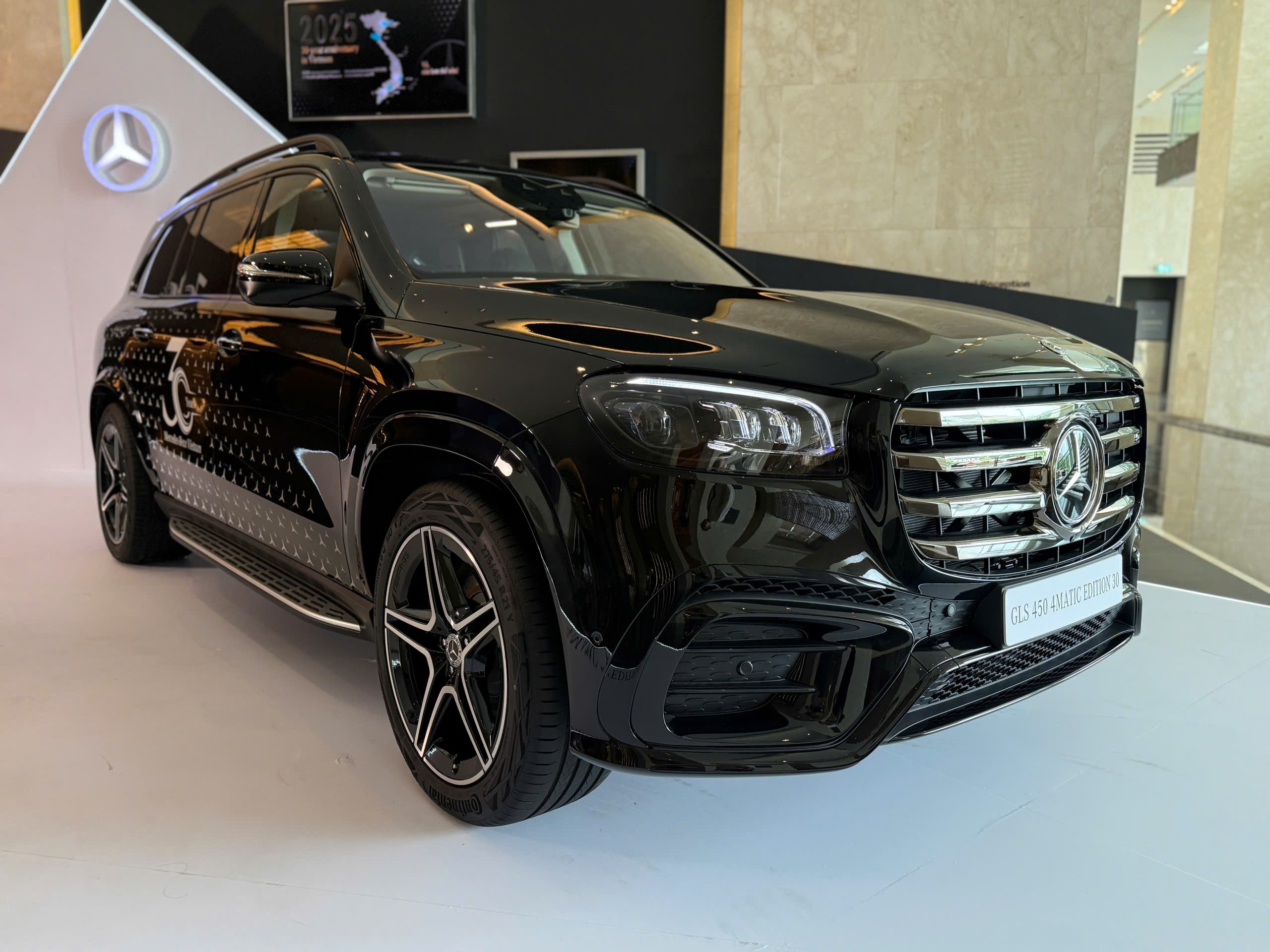 Chi tiết Mercedes-Benz GLS bản kỷ niệm 30 năm, giá 6 tỷ đồng - 1