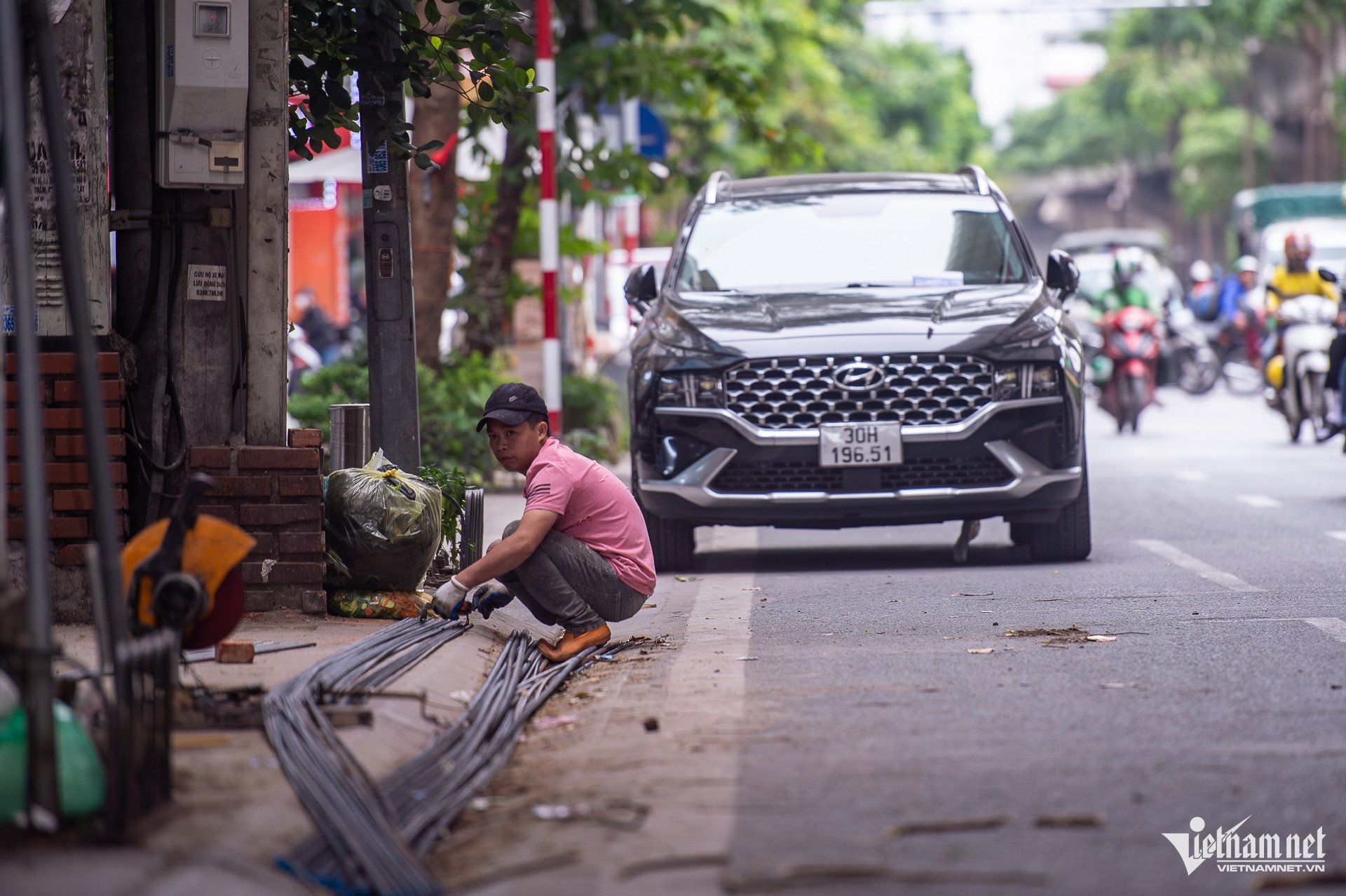 Cảnh rợn người khi đi qua những công trình đang xây, phá dỡ tại Hà Nội - 18