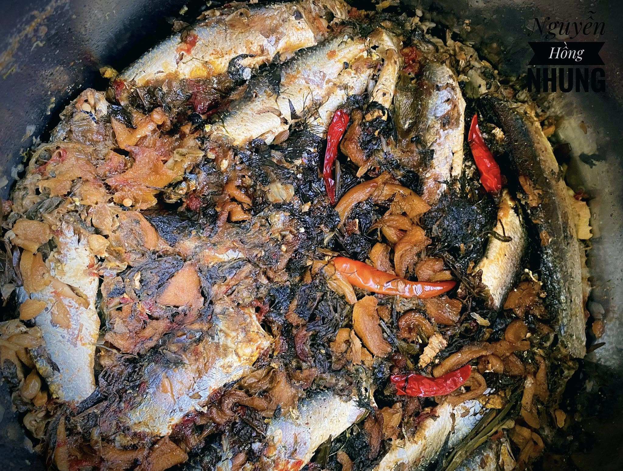 Cá kho rục xương, thịt mềm không bị nát, không hề tanh siêu ngon.