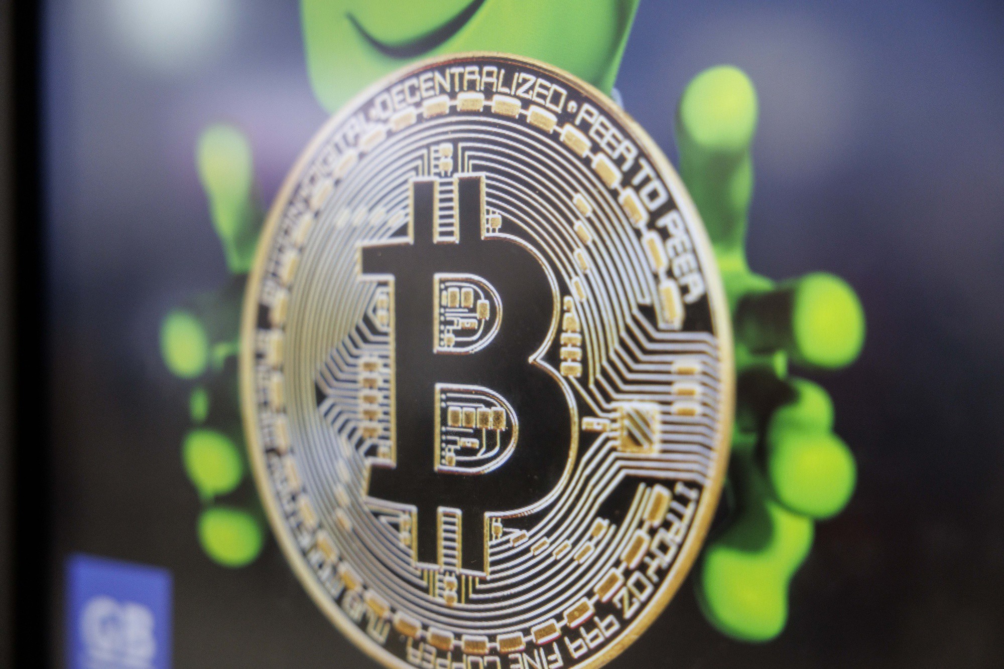 Bitcoin tăng vọt giữa sóng lạc quan toàn cầu - 1