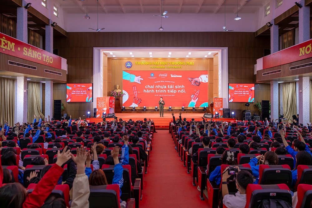 Đông đảo sinh viên từ 6 trường Đại học tại Hà Nội, hưởng ứng tích cực trong buổi lễ phát động.