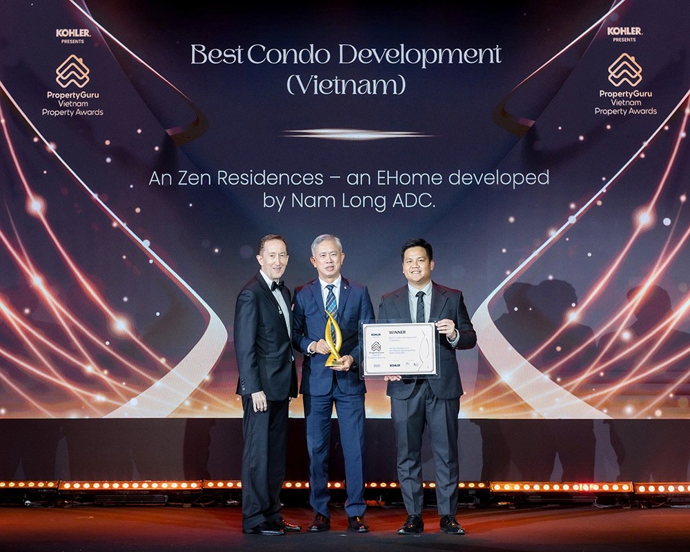 Ông Steven Chu – Chủ tịch Nam Long ADC nhận giải thưởng “Dự án căn hộ xuất sắc nhất Việt Nam” dành cho An Zen Residences tại PropertyGuru Vietnam 2025.