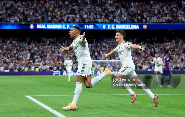 Mbappe tiếp tục thể hiện cái duyên ghi bàn trước Barcelona