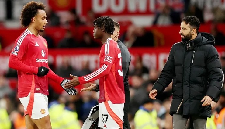 Sevilla sẽ cung cấp cho Zirkzee nhiều cơ hội ra sân hơn so với việc ở lại MU hiện tại