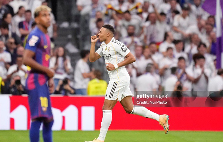 Mbappe mở tỷ số cho Real Madrid, trước khi đá hỏng 11m