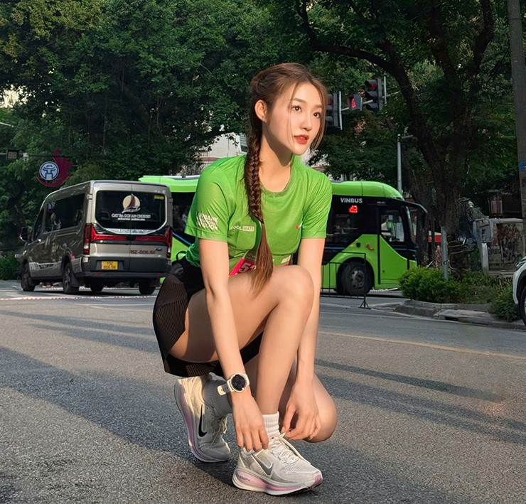 Người đẹp Phương Linh nổi bật với vòng ba 98cm, Vy Phan lọt top 3 giải chạy ở Hà Nội - 2