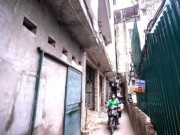 Cảnh rợn người khi đi qua những công trình đang xây, phá dỡ tại Hà Nội